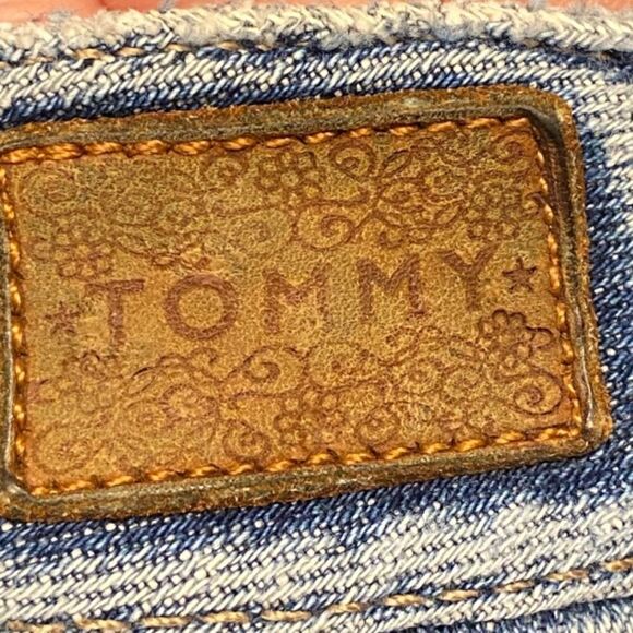 Tommy Jeans Frayed Distressed Denim Jean Skirt Size 9 - Picture 4 of 7
